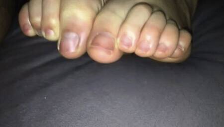 MESSY TOES CUMSHOT - FULL HD