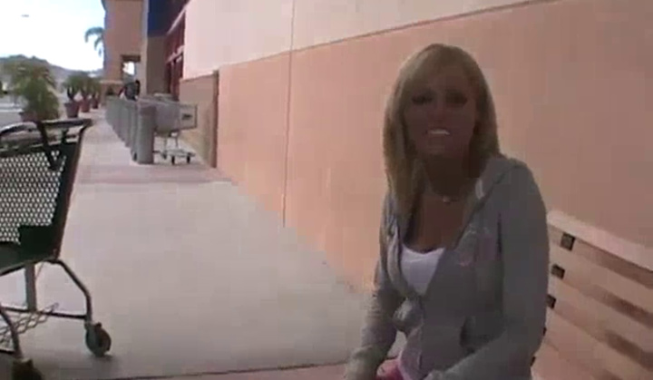 hanna hilton - public flash