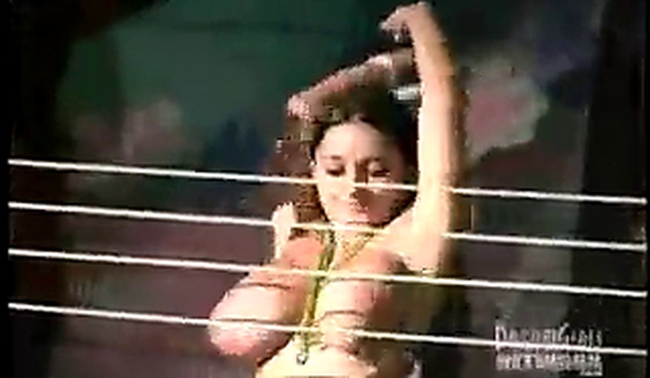 amateur chick with huge tits flashes at spring break