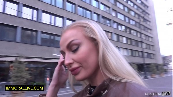 COUGAR With CURVES Like FORMULA 1 RACE TRACK Gets CREAMPIE IN POV