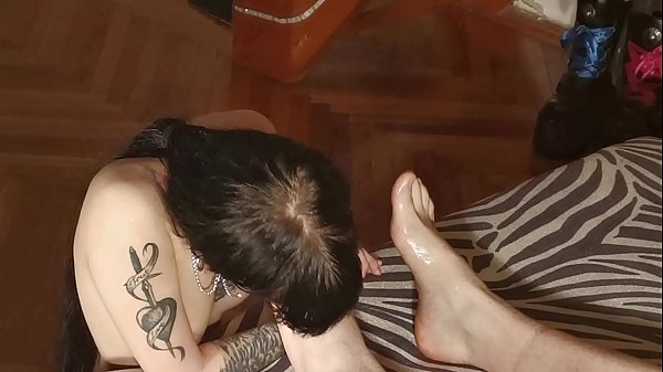 Submissive stepdaughter licking clean 's dirty and sweaty feet pt2 HD