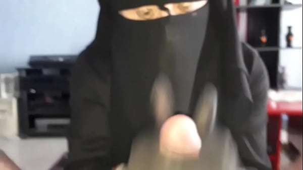 veiled muslim jerks cock 2 min