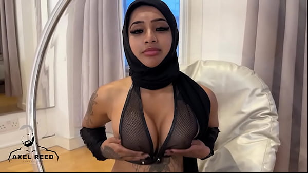 ARABIAN MUSLIM GIRL WITH HIJAB FUCKED HARD BY WITH MUSCLE MAN 37 sec