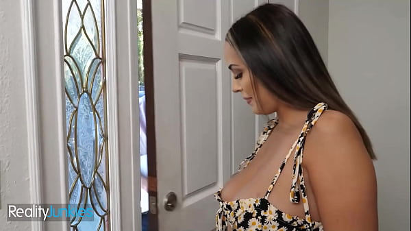 Sofi Ryan Shakes Her Big Tits To Let Alex Jett Know That She Is Horny For His Dick - REALITYJUNKIES 10 min