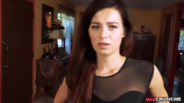 Avery Moon spreads her pussy for step daddy 8 min
