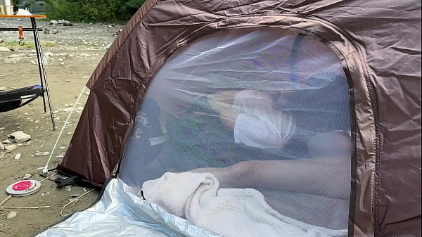 [Camping] Amateur college girl gives blowjob and sex in a tent while trying to hold back her voice so no one will notice during outdoor exposure camping 7 min
