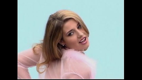 Erica Campbell - All Pink 2 min