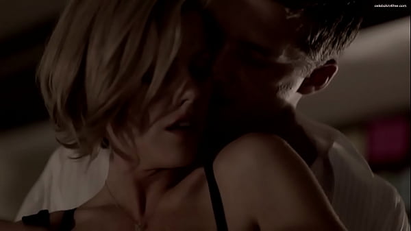 Kathleen Robertson & Hannah Ware Boss: S01 E04 (2011) 2 min