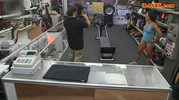 Gym trainer sells her equipment and fuck 6 min