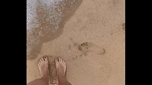 Pee spotting public beach 65 sec