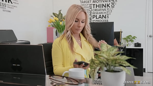 Ricky Johnson Caught Bunny Taking Sexy Selfies at the Office, Offered to Help & Fucks Her - BRAZZERS 32 min